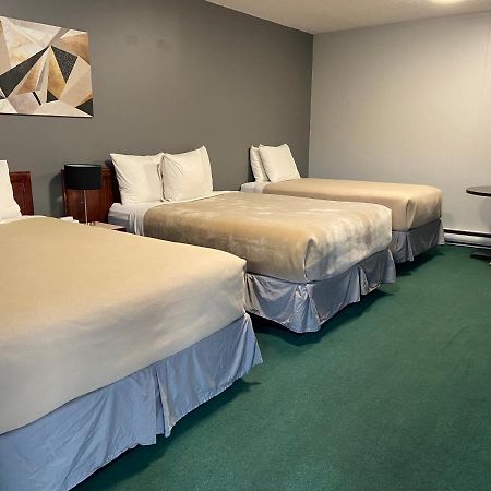 Monashee Lodge Ревелсток Экстерьер фото