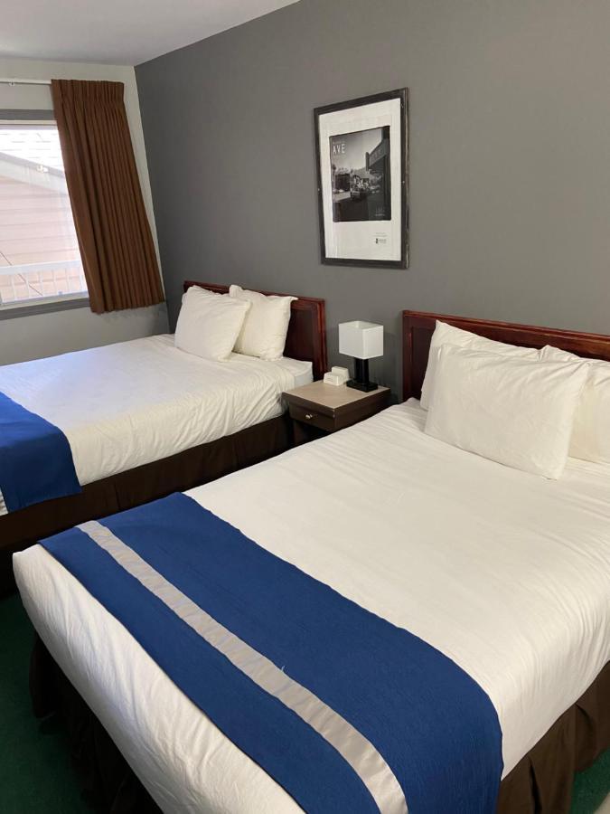 Monashee Lodge Ревелсток Экстерьер фото
