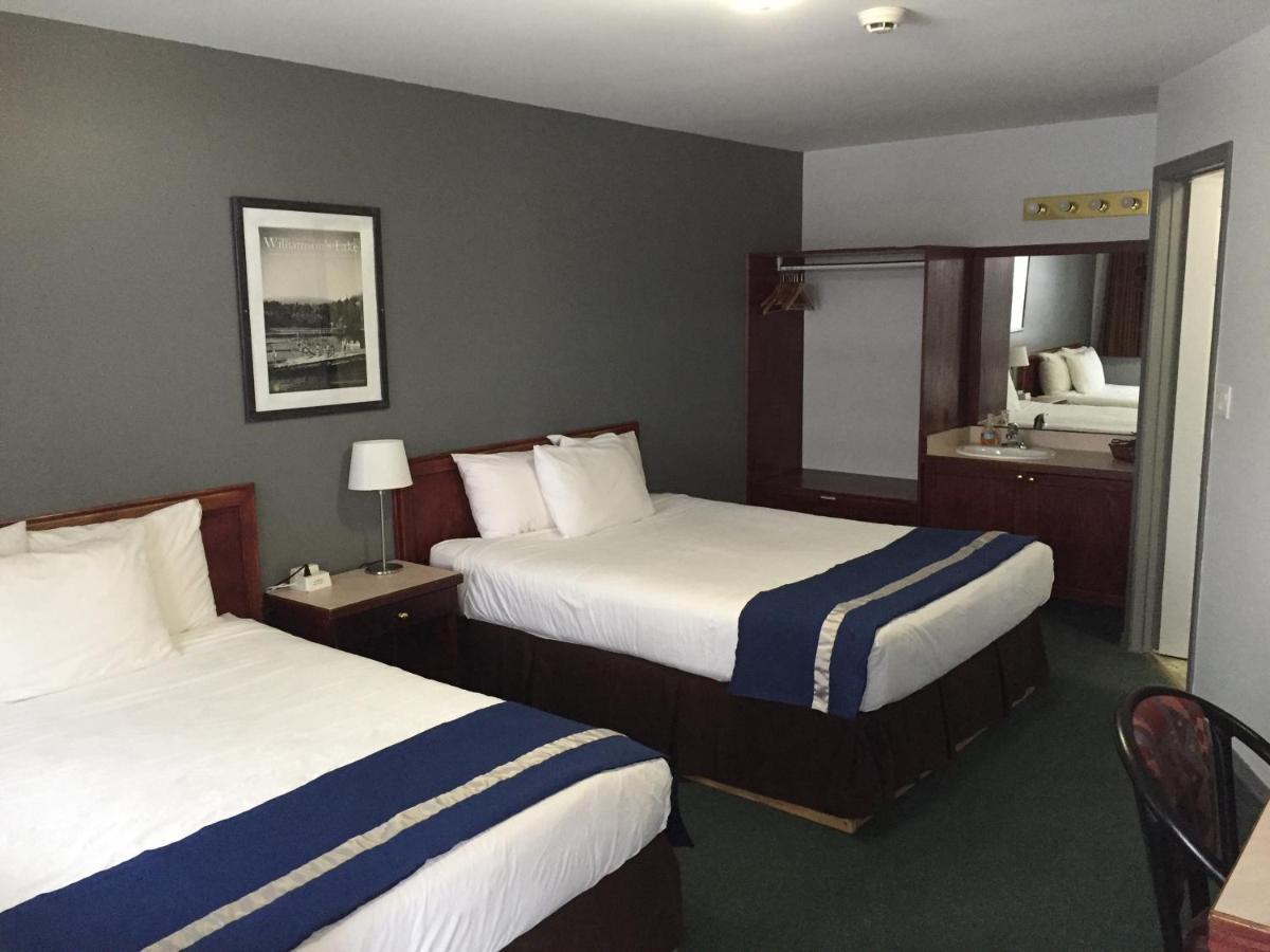 Monashee Lodge Ревелсток Экстерьер фото