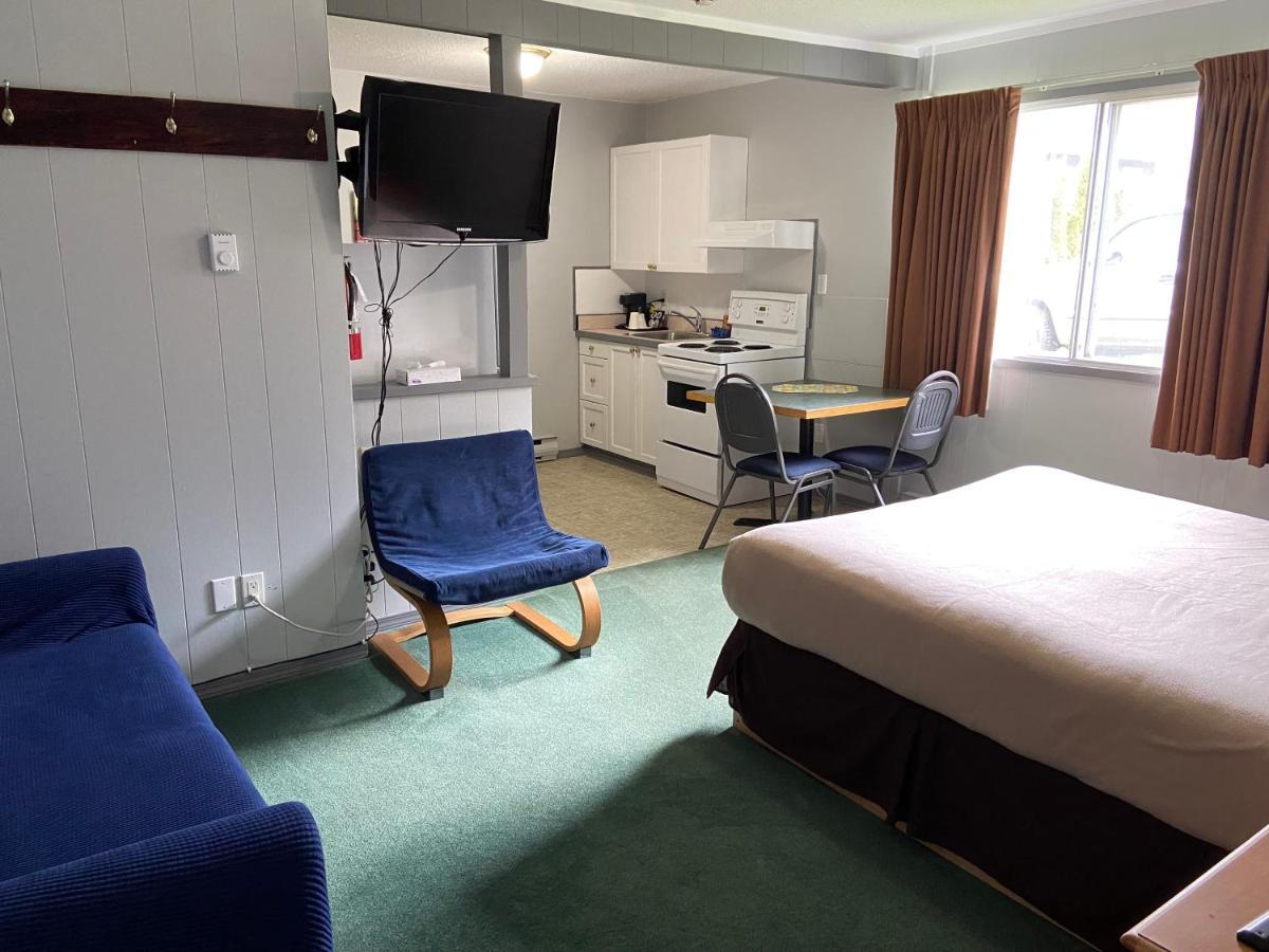 Monashee Lodge Ревелсток Экстерьер фото