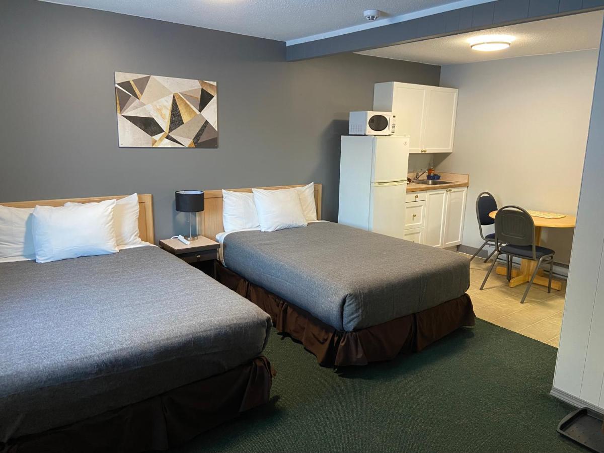 Monashee Lodge Ревелсток Экстерьер фото
