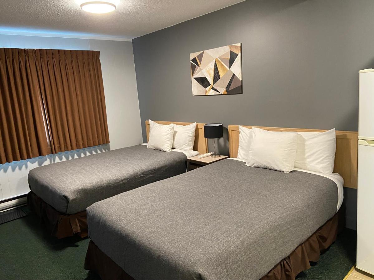 Monashee Lodge Ревелсток Экстерьер фото